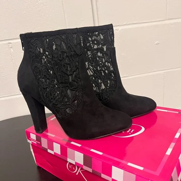 Black laced booties - Picture 2 of 4